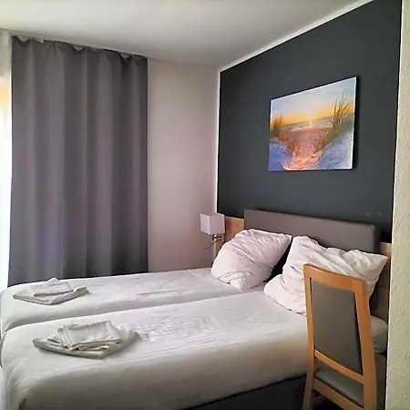B3 Hotel *